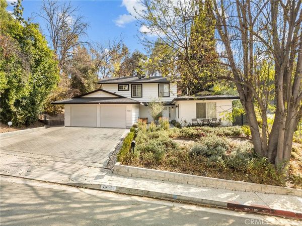 7057 Middlesbury Ridge Circle, Unit 1/2, Woodland Hills, CA 91307