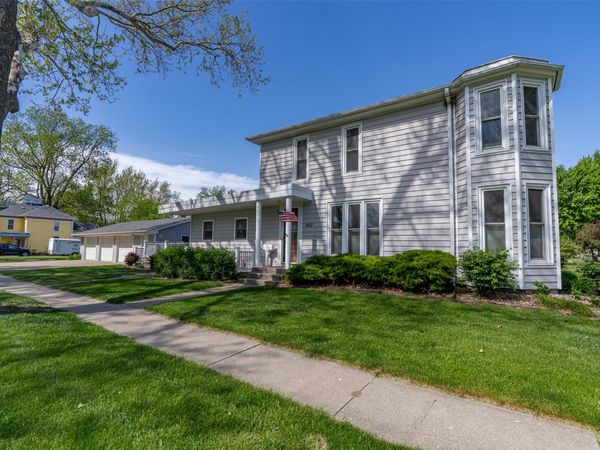 302 W Court Avenue, Winterset, IA 50273