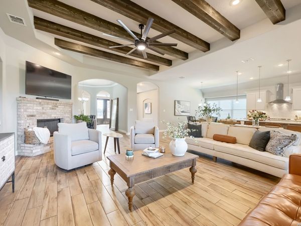 208 ENGLEWOOD LN, Castroville, TX 78009