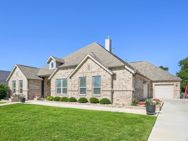 208 ENGLEWOOD LN, Castroville, TX 78009