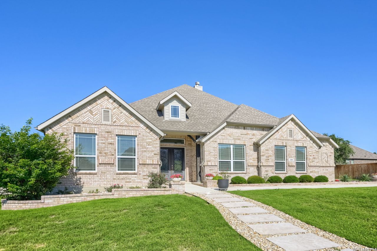 208 Englewood Ln, Castroville, TX 78009 Main Photo
