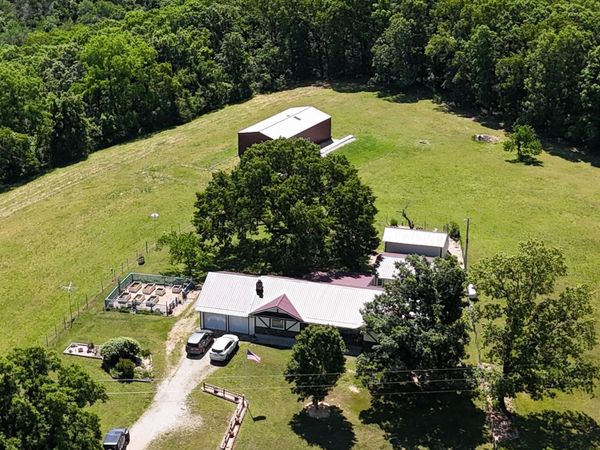 25997 State Highway 76 , Cassville, MO 65625