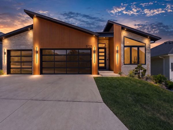 3721 E Woodhue Street, Springfield, MO 65802