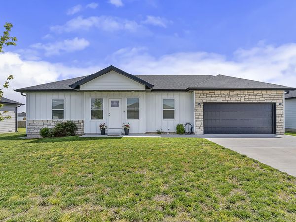 192 W Bluegrass Street , Rogersville, MO 65742