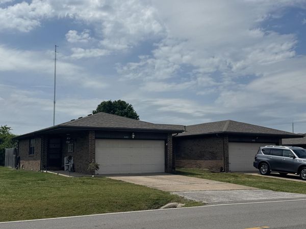 923-925 N Main Avenue, Republic, MO 65738