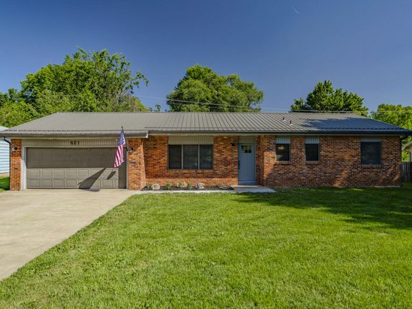 821 E Edgewood Street, Springfield, MO 65807