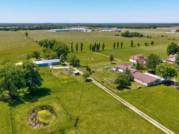 1392 Highway Y , Bolivar, MO 65613