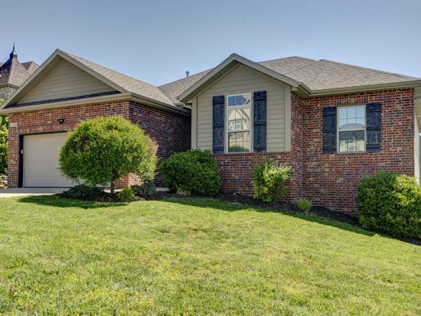 2100 N Williamsburg Lane , Ozark, MO 65721