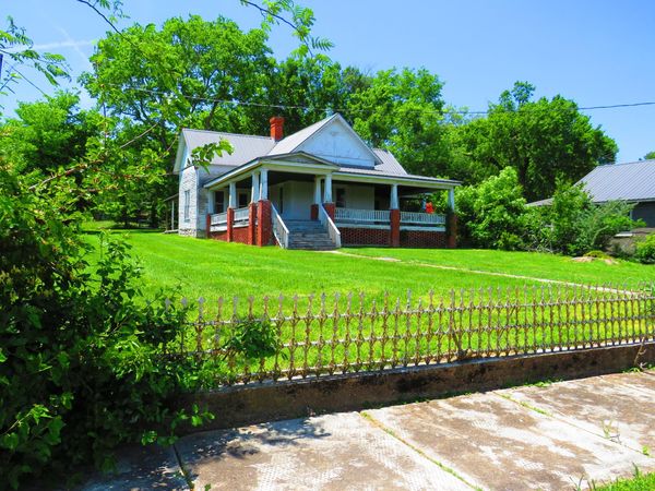 503 N Nettleton Avenue , Mansfield, MO 65704