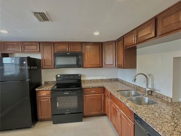 443 NE 195th St, Unit 345, Miami, FL 33179