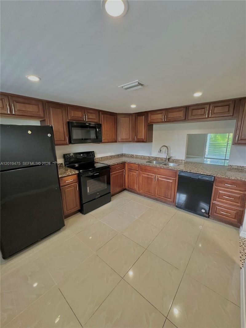 443 NE 195th St, Unit 345, Miami, FL 33179 Photo