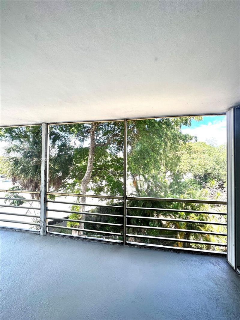 443 NE 195th St, Unit 345, Miami, FL 33179 Photo