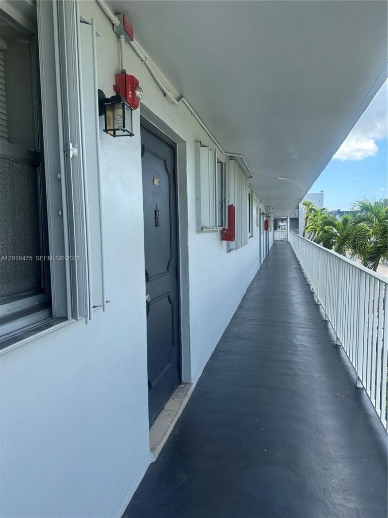 443 NE 195th St, Unit 345, Miami, FL 33179 Photo