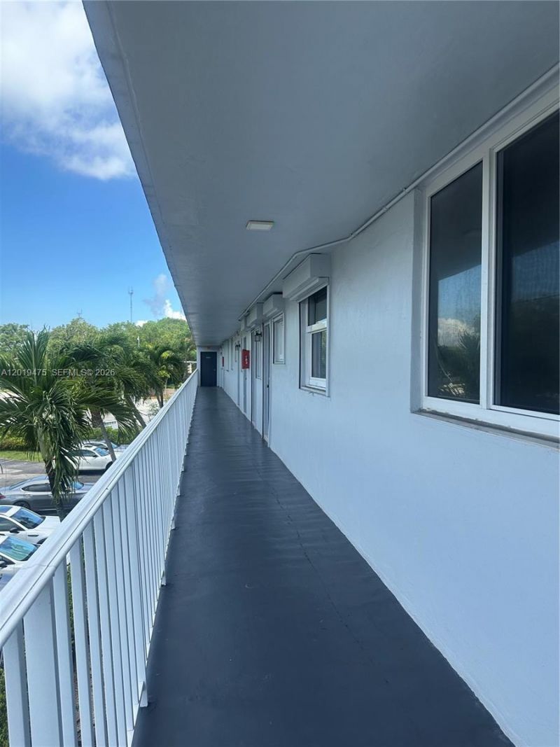 443 NE 195th St, Unit 345, Miami, FL 33179 Photo