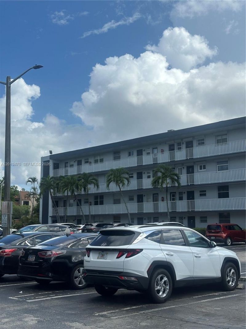 443 NE 195th St, Unit 345, Miami, FL 33179 Photo