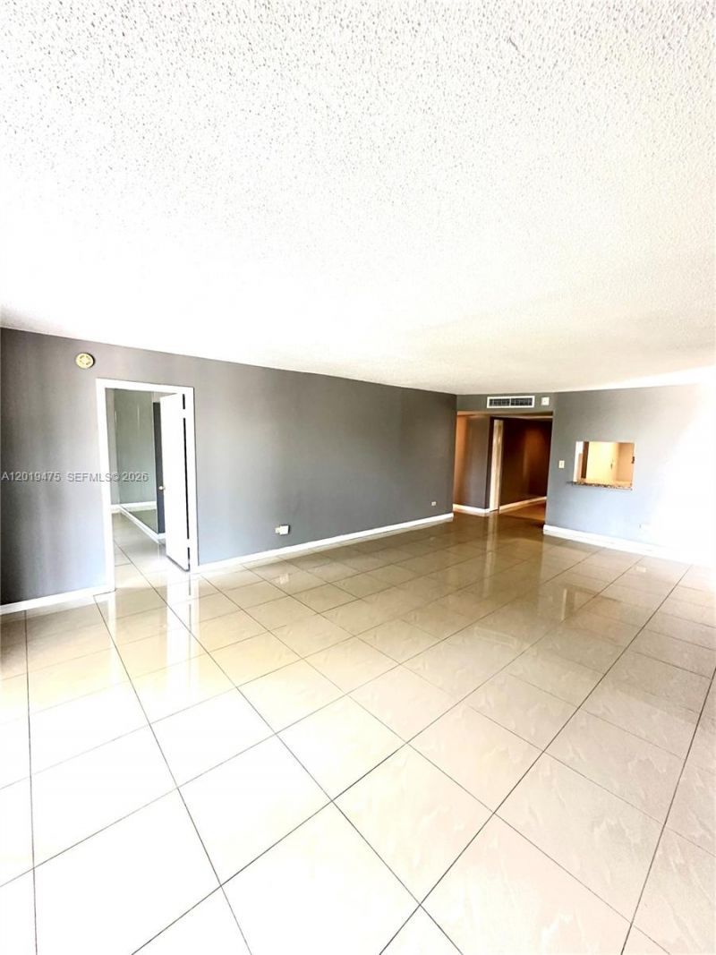 443 NE 195th St, Unit 345, Miami, FL 33179 Photo