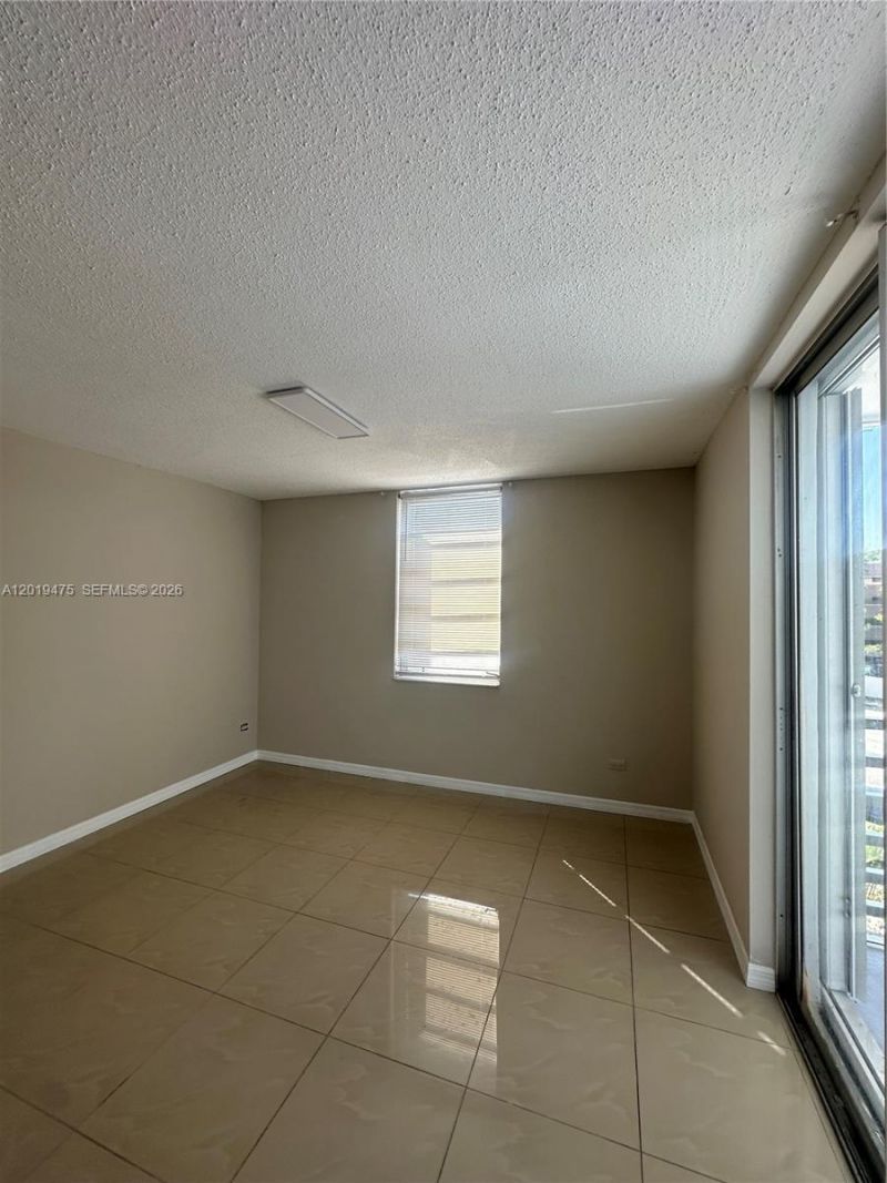 443 NE 195th St, Unit 345, Miami, FL 33179 Photo