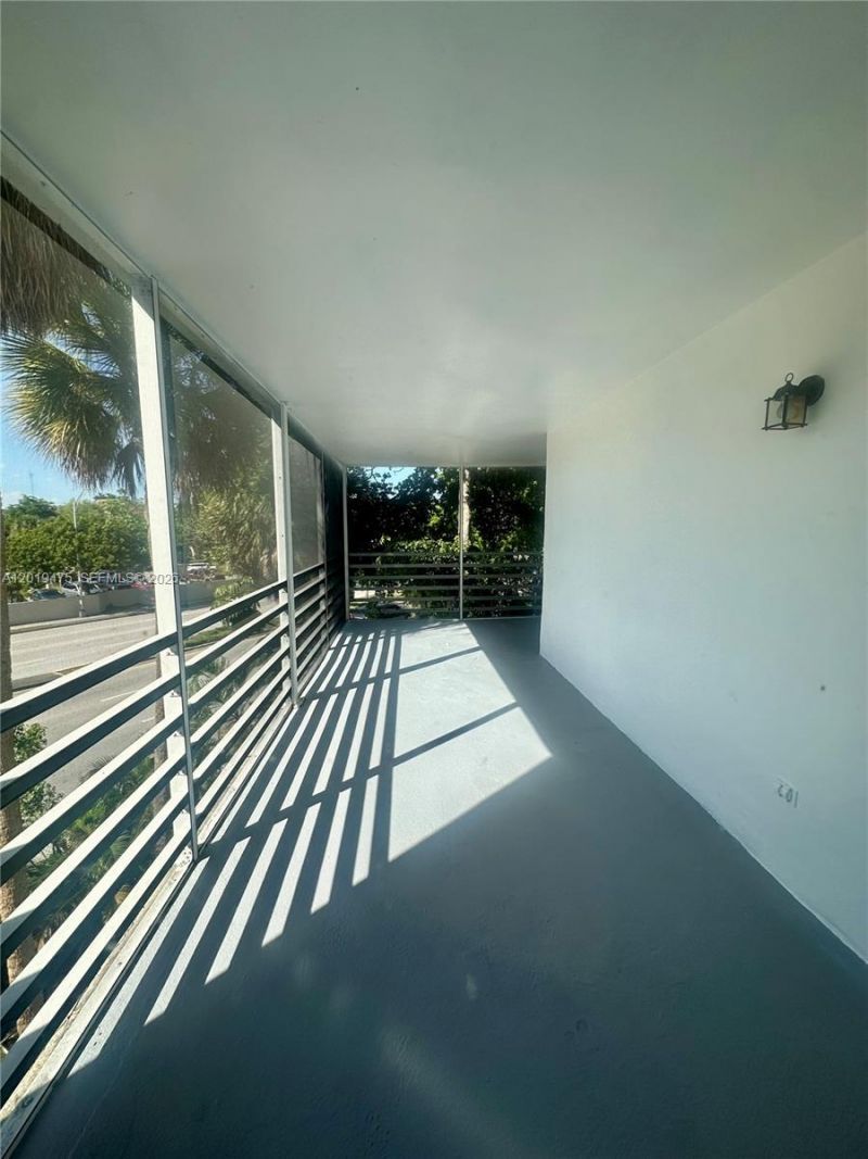 443 NE 195th St, Unit 345, Miami, FL 33179 Photo