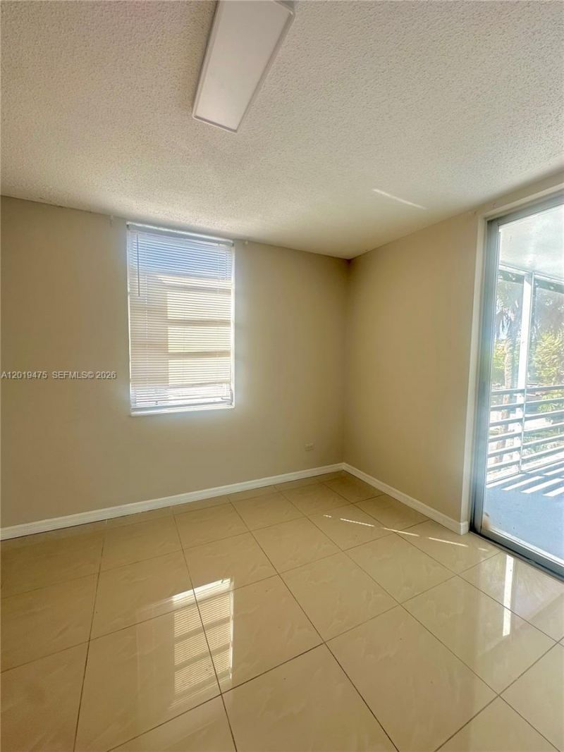 443 NE 195th St, Unit 345, Miami, FL 33179 Photo