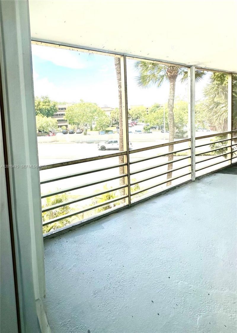 443 NE 195th St, Unit 345, Miami, FL 33179 Photo