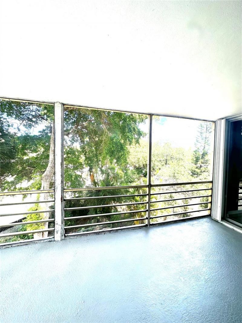 443 NE 195th St, Unit 345, Miami, FL 33179 Photo