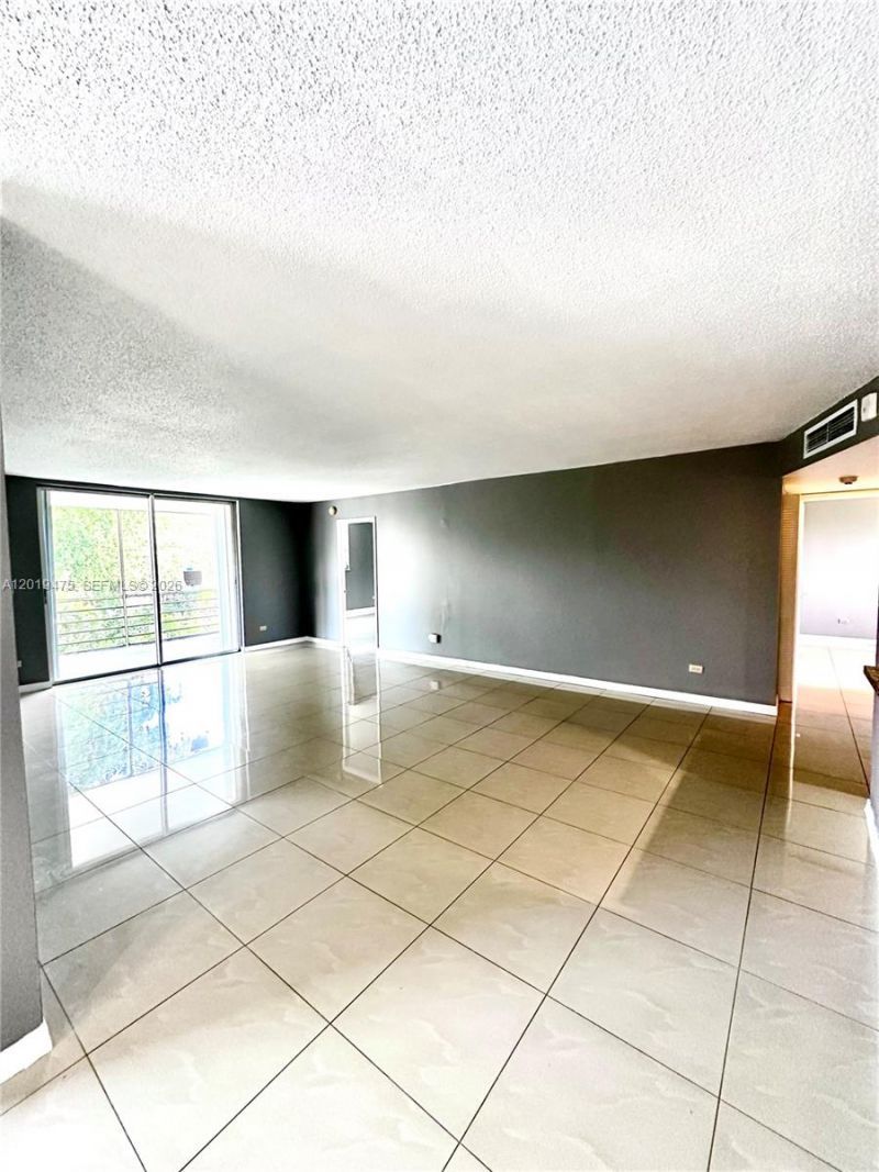 443 NE 195th St, Unit 345, Miami, FL 33179 Photo