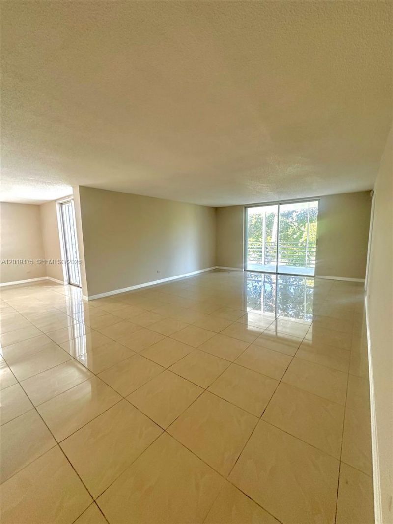 443 NE 195th St, Unit 345, Miami, FL 33179 Photo