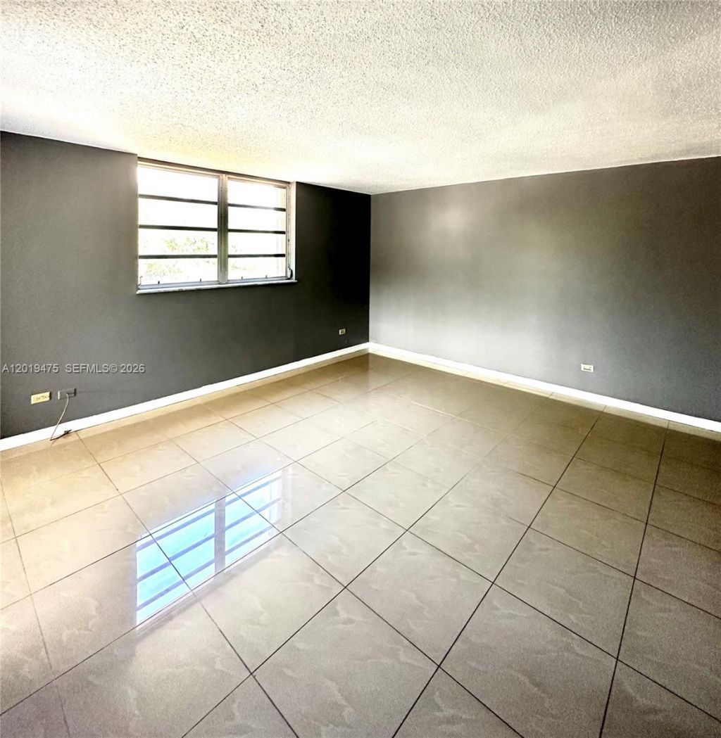 443 NE 195th St, Unit 345, Miami, FL 33179 Photo