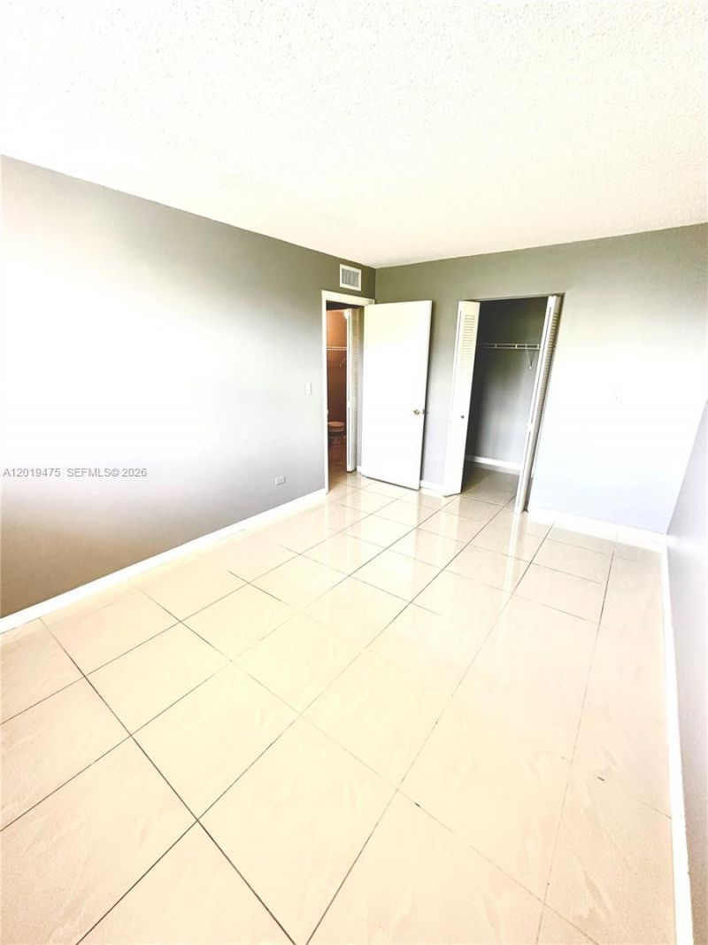 443 NE 195th St, Unit 345, Miami, FL 33179 Photo