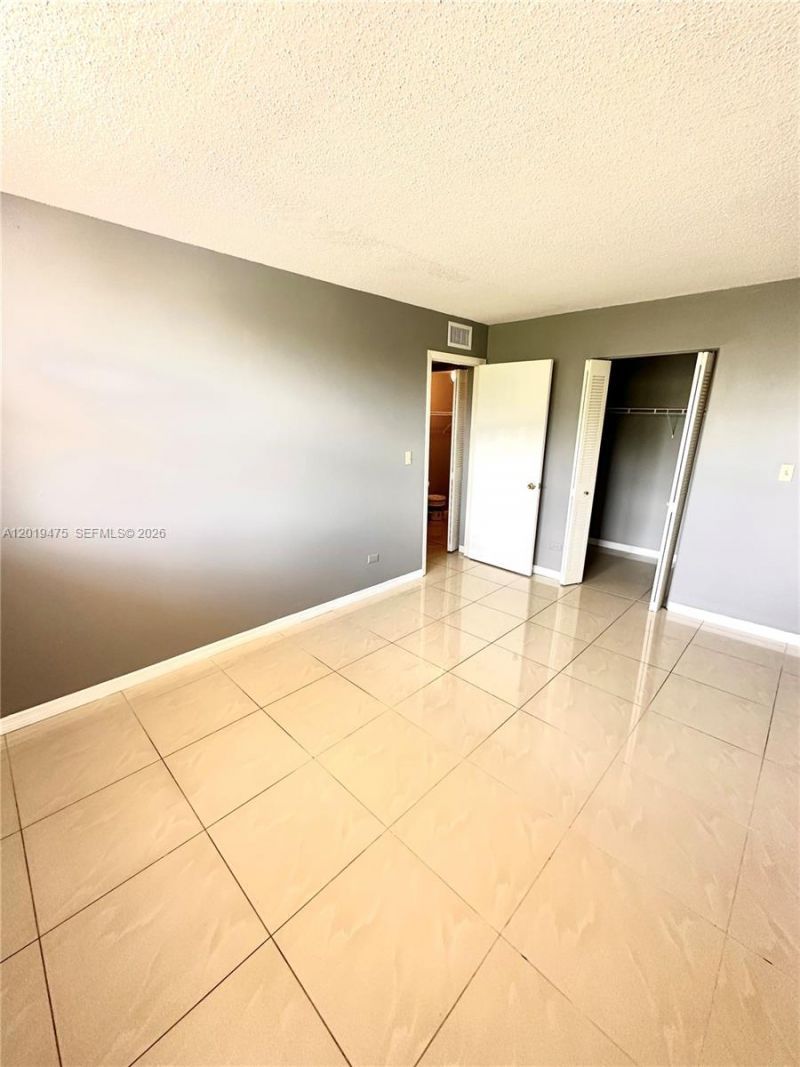 443 NE 195th St, Unit 345, Miami, FL 33179 Photo