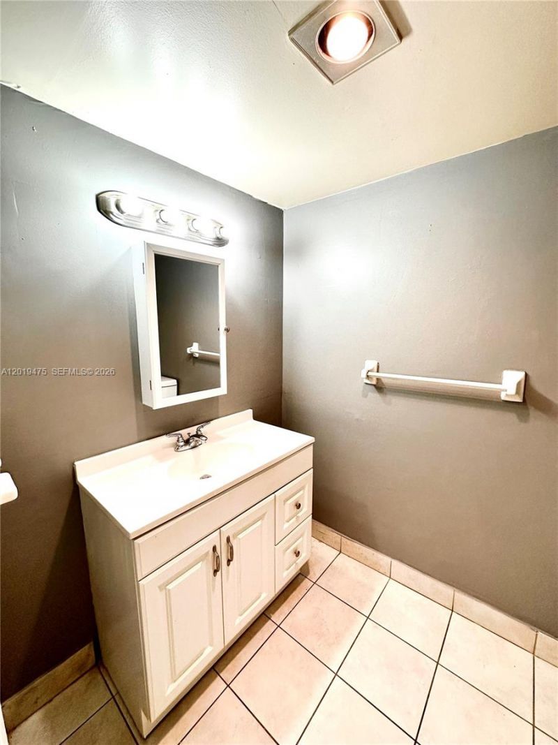443 NE 195th St, Unit 345, Miami, FL 33179 Photo