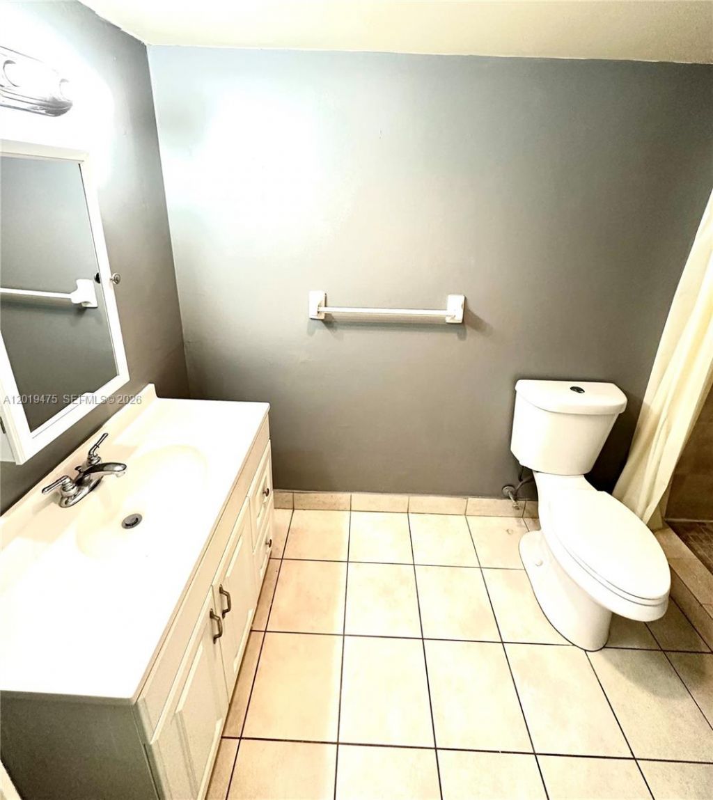 443 NE 195th St, Unit 345, Miami, FL 33179 Photo