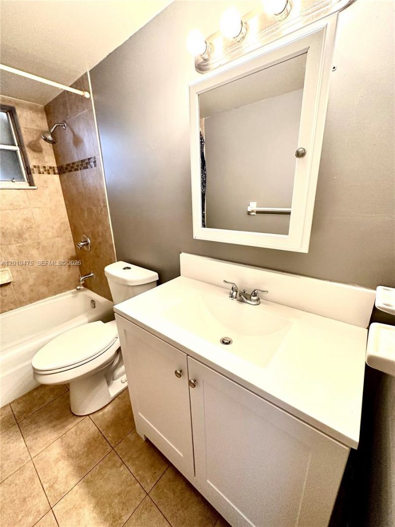 443 NE 195th St, Unit 345, Miami, FL 33179 Photo