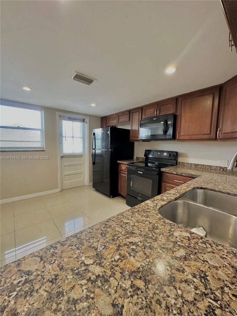 443 NE 195th St, Unit 345, Miami, FL 33179 Photo