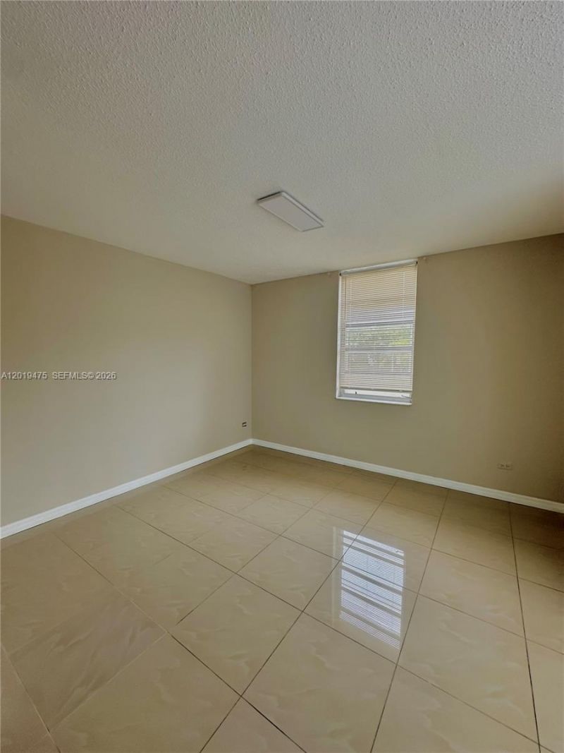 443 NE 195th St, Unit 345, Miami, FL 33179 Photo