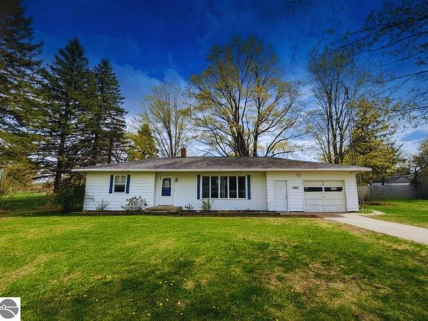 4684 Moorestown Road E, Lake City, MI 49651