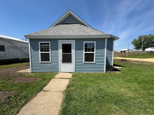 442 Ferry Road, Miles, IA 52064