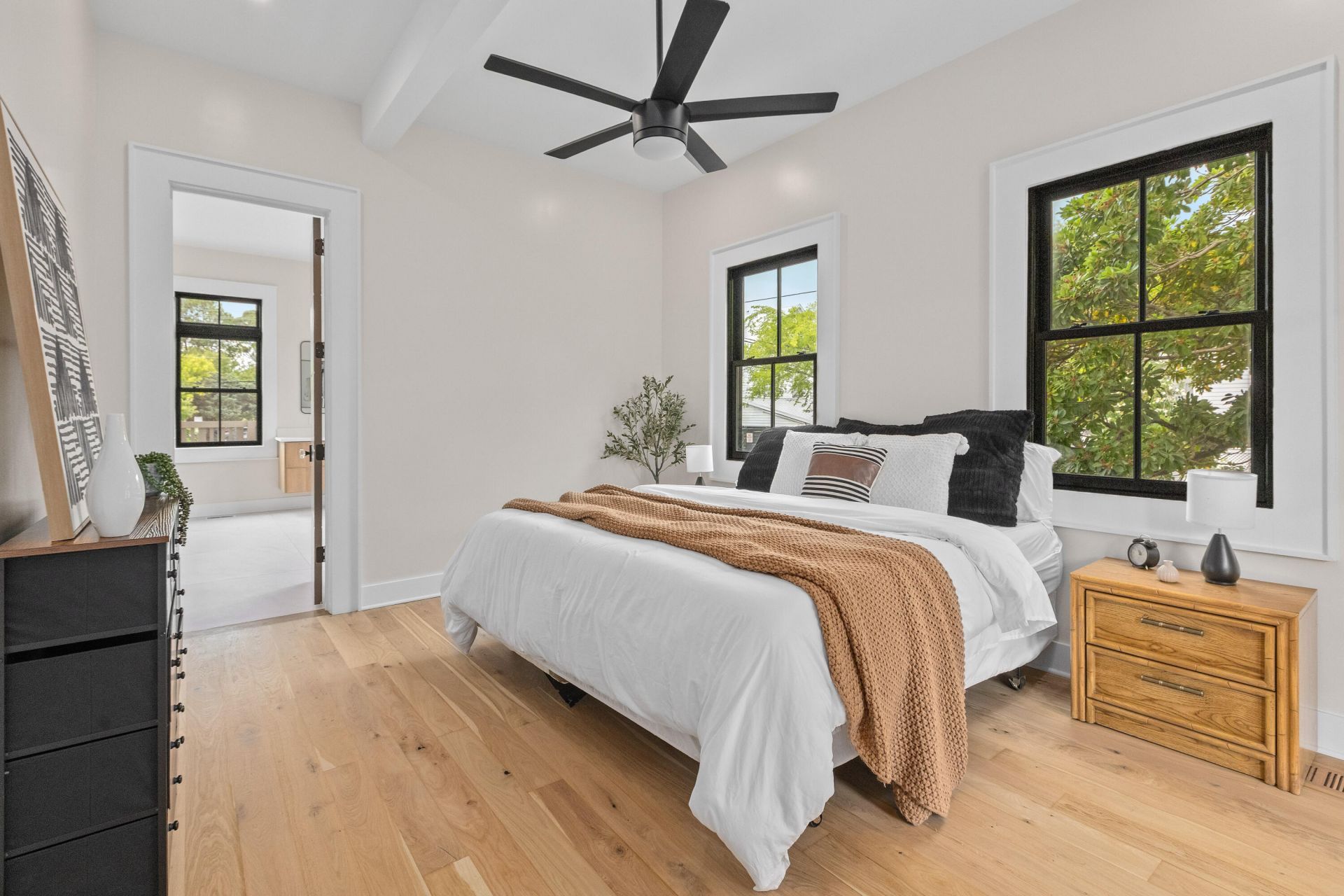 2118 Ion Avenue Photo 17
