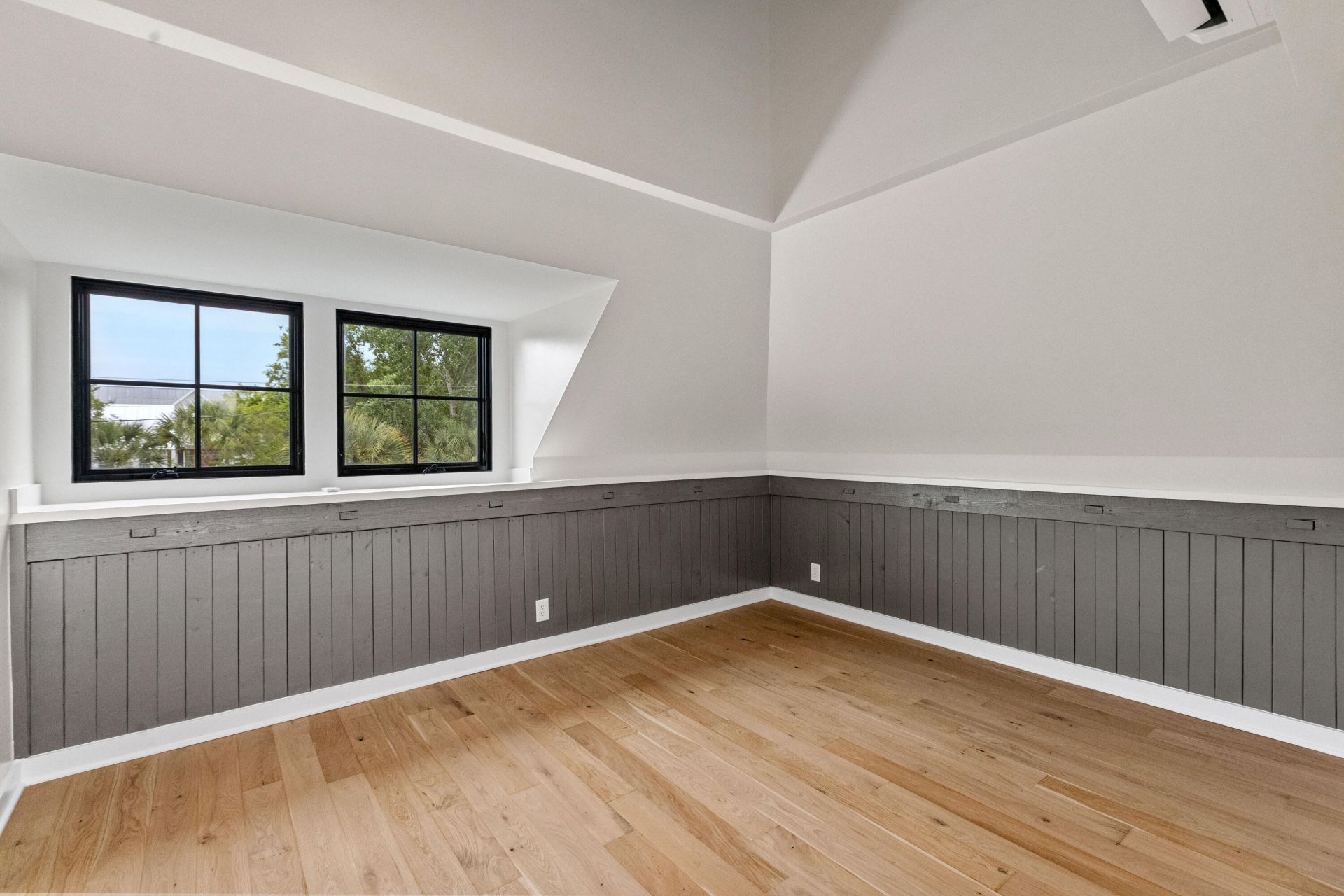 2118 Ion Avenue Photo 30