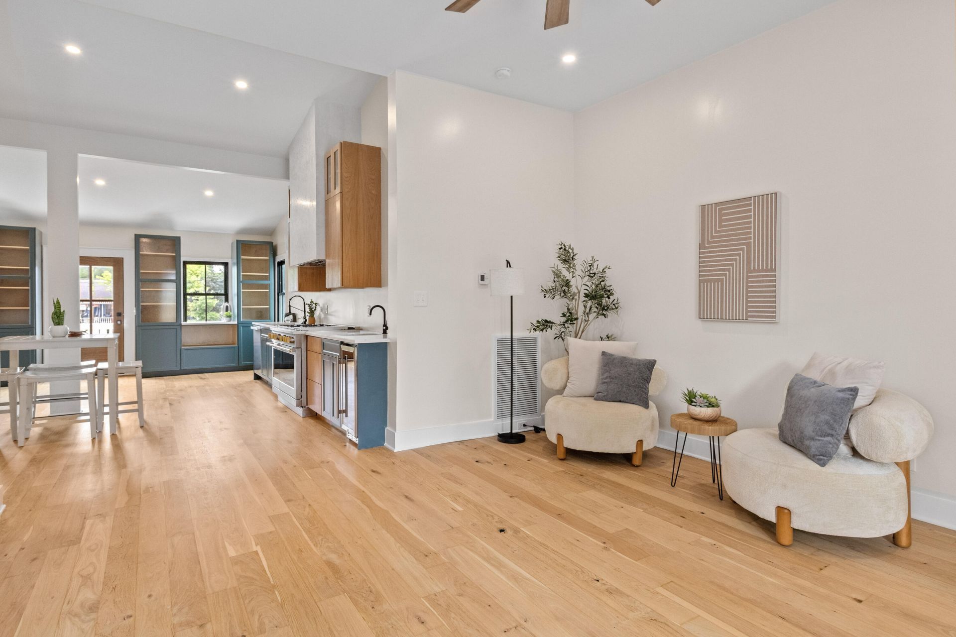 2118 Ion Avenue Photo 9