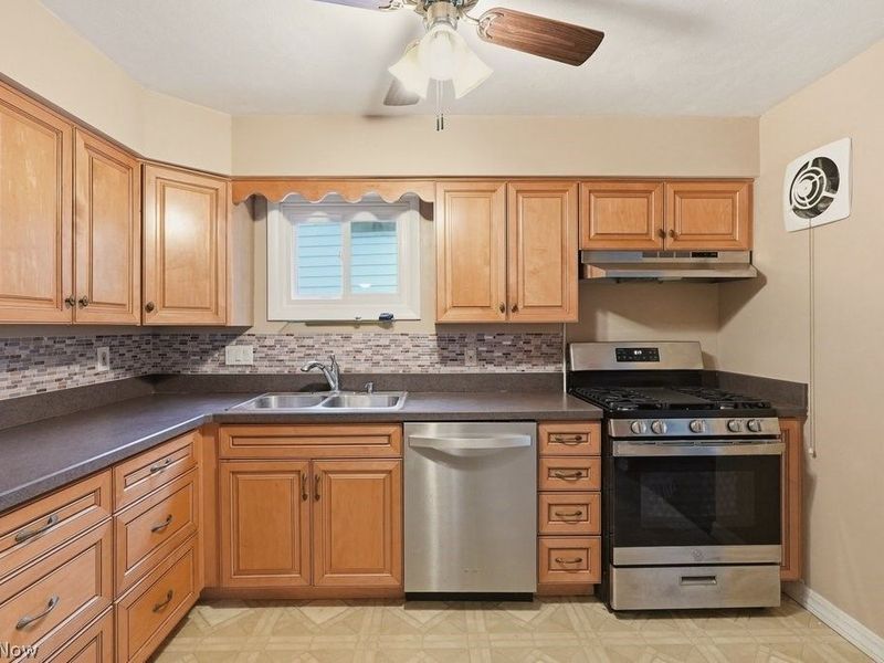 1637 Hanover Street, Cuyahoga Falls, OH 44221 Photo 6