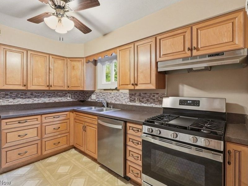 1637 Hanover Street, Cuyahoga Falls, OH 44221 Photo 7