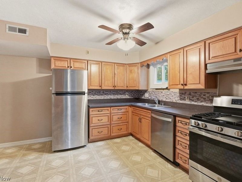 1637 Hanover Street, Cuyahoga Falls, OH 44221 Photo 8