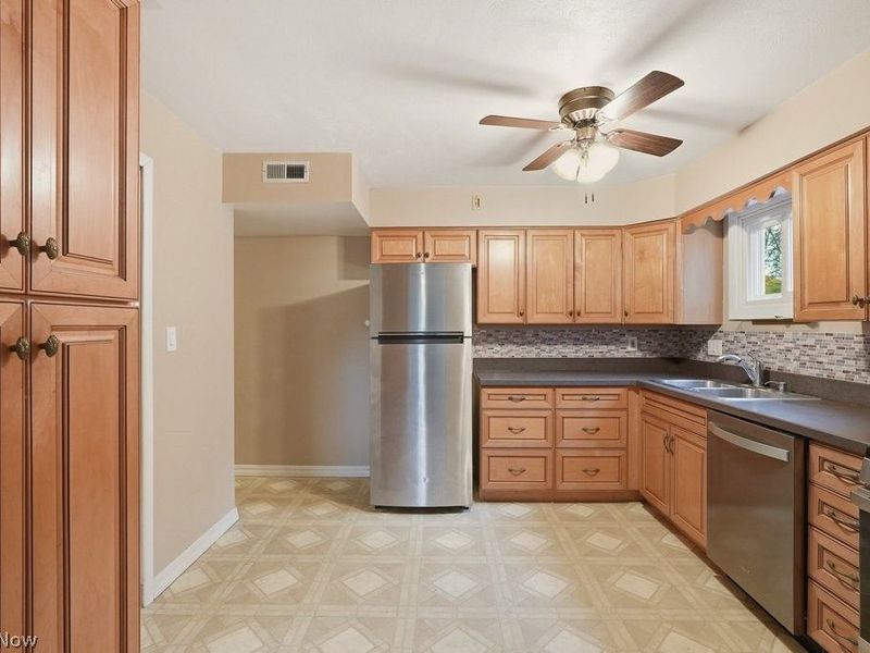 1637 Hanover Street, Cuyahoga Falls, OH 44221 Photo 9