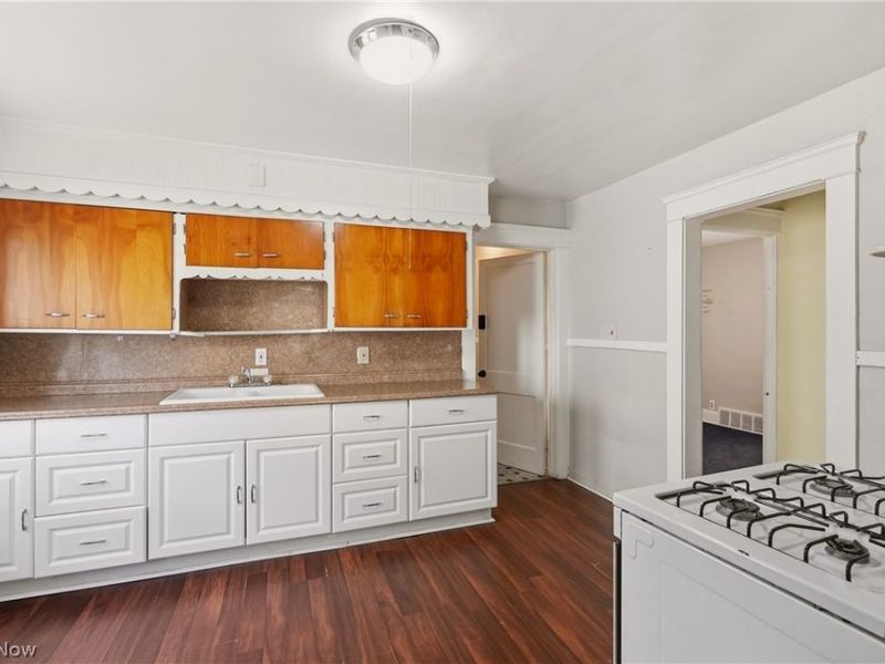 515 E 143rd Street, Unit Downstairs, Cleveland, OH 44110 Photo 2