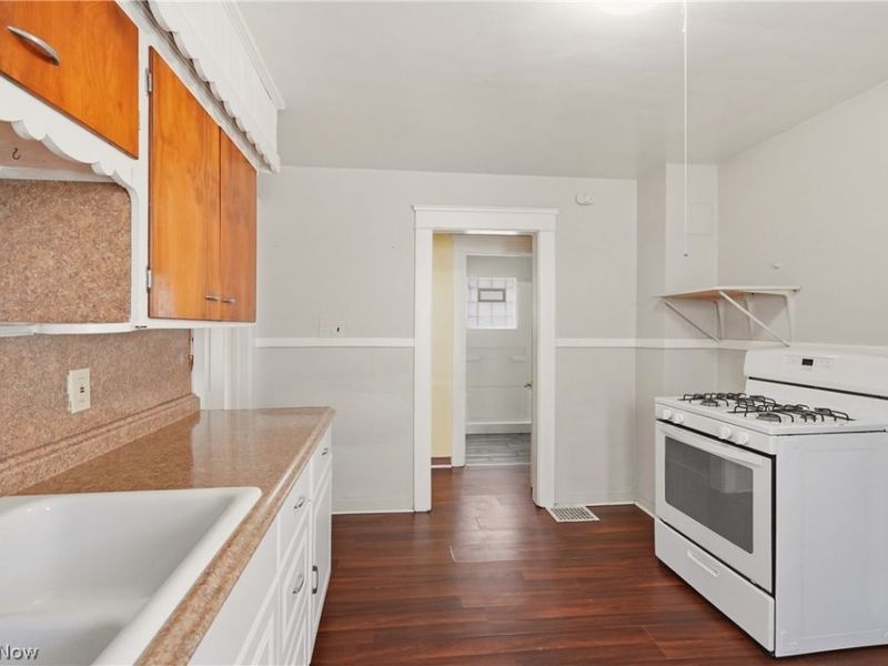 515 E 143rd Street, Unit Downstairs, Cleveland, OH 44110 Photo 3