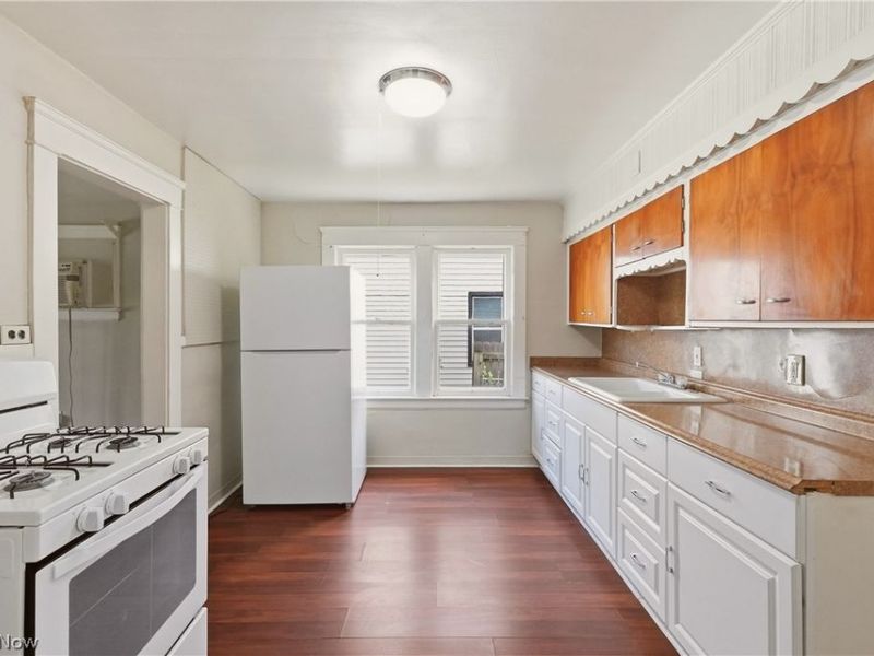 515 E 143rd Street, Unit Downstairs, Cleveland, OH 44110 Photo 4