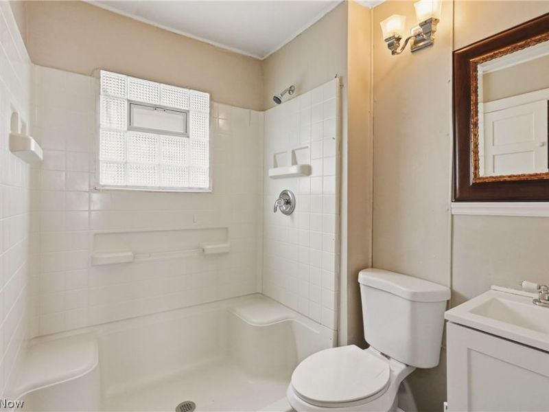 515 E 143rd Street, Unit Downstairs, Cleveland, OH 44110 Photo 5