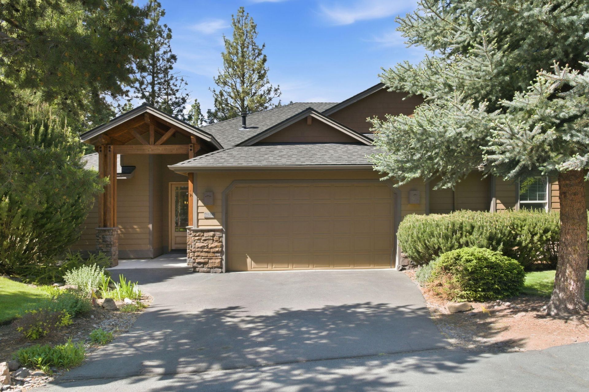 2550 NW Locke Court, Bend, OR 97703 Main Photo