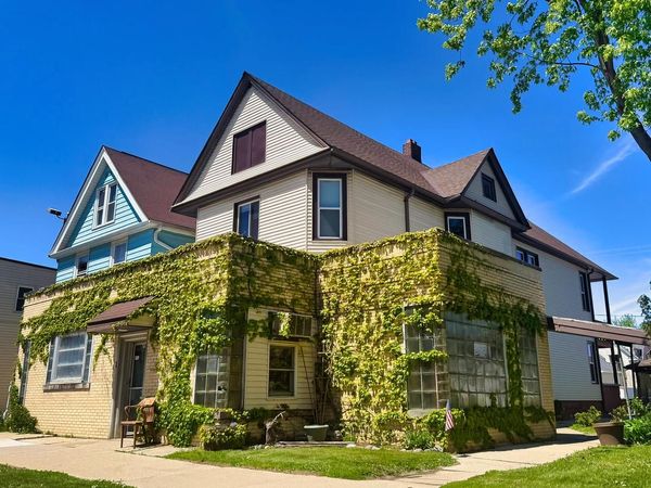 818 Milwaukee AVENUE, South Milwaukee, WI 53172